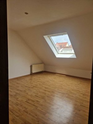 Freundliche 2-Zimmer-DG-Wohnung mit Balkon in Pirmasens