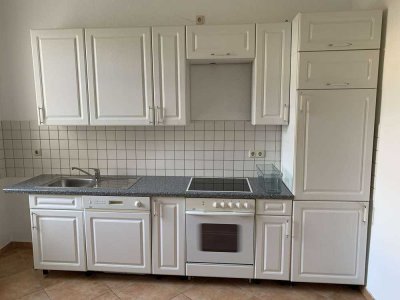 Neues ZUHAUSE mit Tageslichtbad, Einbauküche & Stellplatz in Ebersdorf