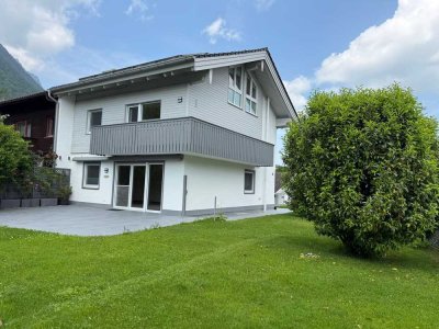 Geräumige, preiswerte und neuwertige 5-7 Zimmer-DHH in Piding mit App.  im DG