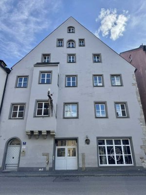 ***Historisches Wohnen im Denkmal – 3 ZKB mit Blick auf die Donau – Regensburg***