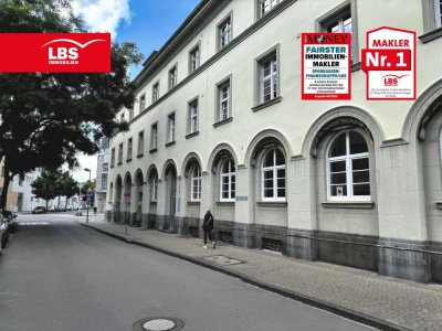 Altbauwohnung mit Balkon und Stellplatz in Krefeld-Uerdingen