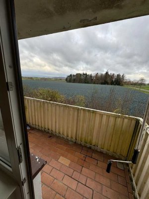 Schöne 3- Zimmerwohnung mit Balkon und schönem Ausblick.