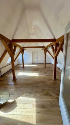 Exklusive Dachgeschosswohnung mit Kamin, Dachterrasse und Designerküche – 133 m² purer Wohnkomfort