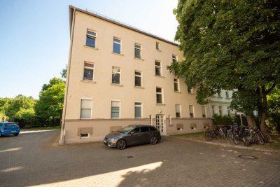 Familienwohnung mit Balkon und Tageslichtbad | Im Leipziger Süden | Küche steht zur Ablöse