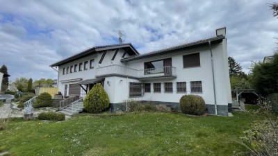 Schöne Villa mit drei abgeschlossen Wohnungen in begehrter Sachsenhäuser Wohnlage
