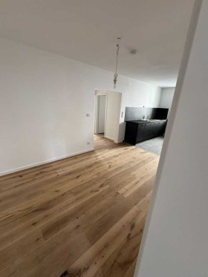 Erstbezug nach Sanierung mit Einbauküche: exklusive 4-Zimmer-DG-Wohnung in Darmstadt
