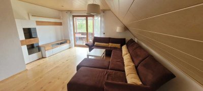 Teilmöbilierte 94qm 3,5 Zimmer Wohnung mit Kamin & großem Balkon in Streitheim