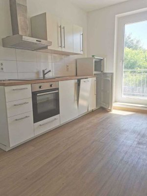 Tolle 2-Raumwohnung mit Balkon in ruhiger Lage und Blick ins Grüne! + Laminatboden + großes Wohnzi.