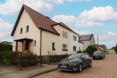 Sofort wohlfühlen: 5-Zi.-DHH inkl. Werkstatt in Edderitz