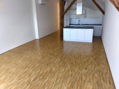 Helle 2 ZIMMER-Wohnung + neuwertige Einbauküche + Klimaanlage + neuwertige Sanitäranlagen + Lift!