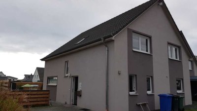 Schöne Doppelhaushälfte mit Garten zwischen WOB und BS !