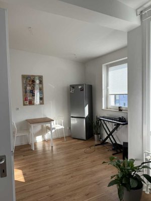 1-Raum möblierte Wohnung mit Küche und Balkon in Teltow zur Untermiete