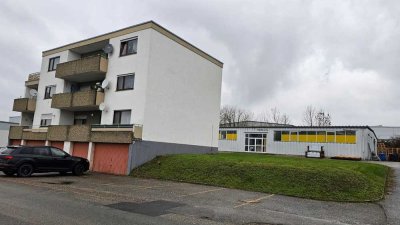 5-Familienhaus inkl. Penthaus -Wohnung mit Gewerbehalle