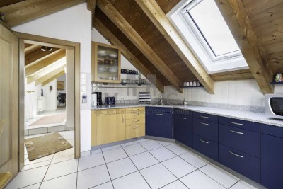 MÜNCHNER IG: Stilvolle Maisonette auf zwei Ebenen mit Sonnenbalkon und viel Raumgefühl