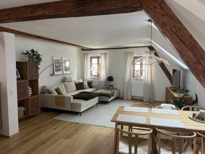 Charmante Altbau-Dachgeschosswohnung mitten in der Stadt