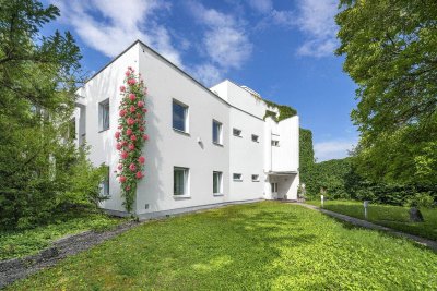 WOHNEN - STADTHAUS mit GARTENANLAGE beim STADTPARK! Nordisches Design | Vielfältige Gestaltungsmöglichkeiten | 3 Garagen | Dachterrasse mit Panoramablick