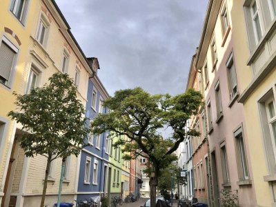Altbauwohnung in schönem Gründerzeithaus in allerbester Lage. Extrem seltene Gelegenheit