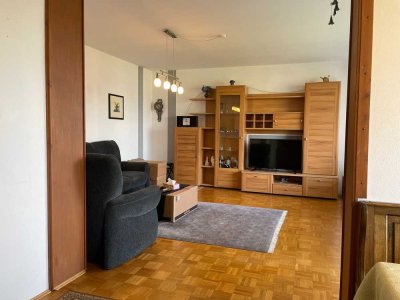 Provisionsfrei! Familienfreundliche und helle 4-Zimmer-Wohnung mit Loggia, Aufzug und Stellplatz!