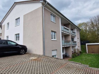 Herrliche EG Wohnung mit Balkon in ruhiger Lage, komplett saniert