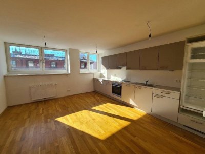 Herrliche Dachgeschosswohnung mit großer Terrasse - 
Nähe Krottenbachstraße!