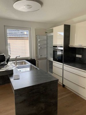 Außergewöhnliche 4-Zimmer -Wohnung mit Dachterrasse