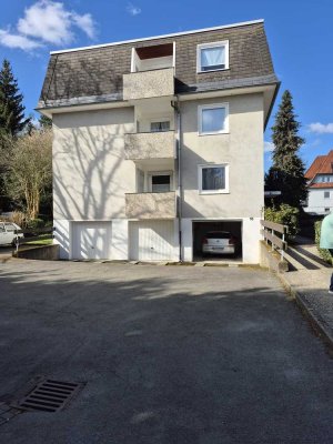 Rosen10. Schöne, großzügige  2-Zimmer-Wohnung mit Balkon und Garage