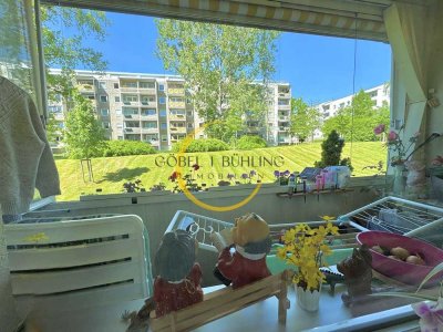 Faktor 10,4 - Vermietete 2-Zimmer - Wohnung mit verglastem Balkon in ruhiger grüner Lage Geras