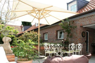 Meerbusch-Büderich: Remise in historischem Vierkanthof