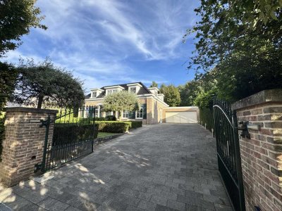 Exklusives Landhaus mit idyllischem Garten in Traumlage am Waldrand von Elten