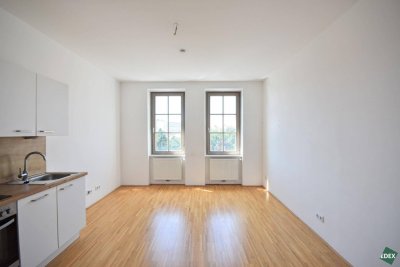 Urbaner Altbauflair – 3 Zimmer mit hofseitigem Schlafzimmer &amp; Dachterrasse