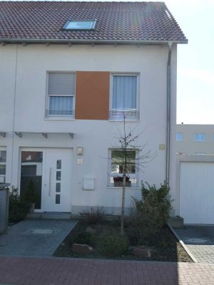 Attraktive 5-Zimmer-Doppelhaushälfte mit gehobener Innenausstattung in Dietzenbach/Steinberg