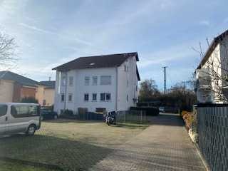 Sehr schöne 3-Zimmerwohnung mit Balkon und zwei PKW-Stellplätze