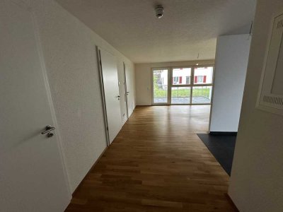 Neuwertige gut gelegene 2 Zimmer Wohnung mit Sonnenbalkon