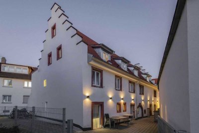 Historisches Mehrfamilienhaus mit Charme und Rendite: 5 Wohneinheiten in kernsaniertem Kulturdenkmal