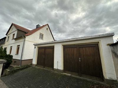 Familienparadies mit Platz & Potenzial – Charmante DHH mit Doppelgarage in ruhiger Lage!
