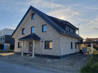 4 Zimmer Wohnung im Neubau 2FH. Erstbezug, Loggia, KFW 40