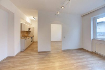 Helle, sanierte 2-Zimmer-Wohnung im Herzen von Traun - Top-Lage beim Hauptplatz!