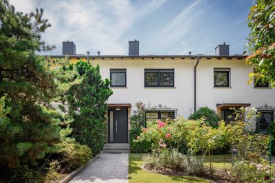 Erstbezug nach liebevoller Sanierung mit neuer EBK/Bädern:  Haus mit 5 (++) Zimmern in Frankfurt
