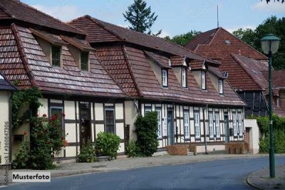 Fachwerkhaus mit Nebengebäuden