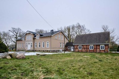 Elegante Sanierung trifft klassische Substanz - Stilvolles Gutshaus für Anspruchsvolle