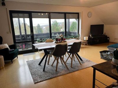 "ATTRAKTIVE DACHGESCHOSSWOHNUNG - IN RUHIGER STADTLAGE - MIT SONNENTERRASSE UND LOGGIA"