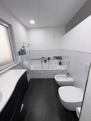 1550 € - 107 m² - 5.0 Zi.