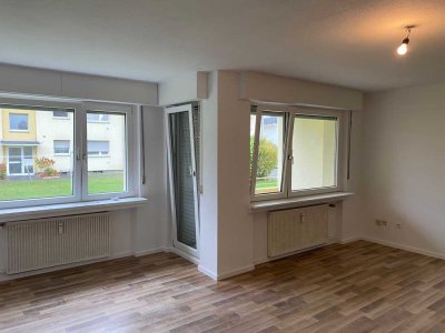 Schön geschnittene 2-Zimmer-Wohnung in Köln Artilleriestrasse mit Küche und Stellplatz
