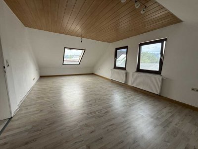 -Ab sofort- 2-Zimmer Dachgeschosswohnung in ruhiger Lage