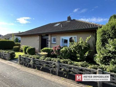 Wohnen auf einer Ebene – Bungalow mit herrlichem Garten und 3 Garagenstellplätzen (Obj.-Nr. 6540)