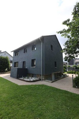 Großzügiges Zweifamilienhaus mit 8 Zimmern, großem Garten und 3 Garagen in Ibbenbüren