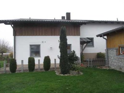 DHH mit Garage und großen Garten in Cham-Tasching  zu Vermieten