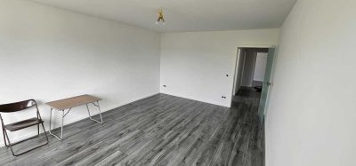 Erstbezug nach Sanierung mit Balkon: Exklusive 3-Raum-Wohnung in Oberursel (Taunus)