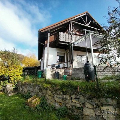 Freistehendes Zweifamilienhaus in ruhiger, sonniger Lage, idyllisch an der Wutach gelegen