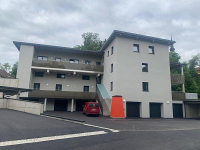 Erstbezug - Maisonettewohnung mit Reihenhauscharakter mit überdachter Terrasse und Garage